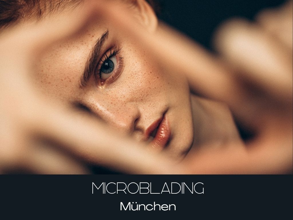 Frau mit Hyper Realistic Microblading Augenbrauen